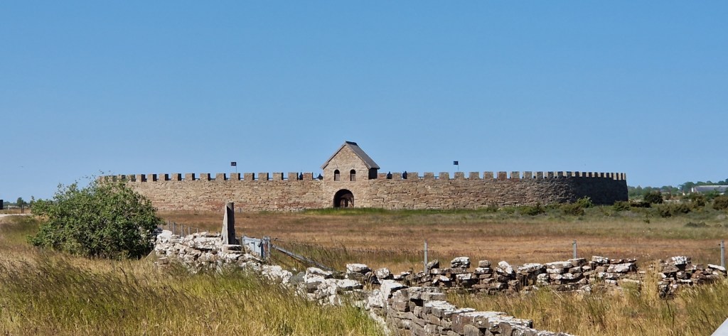 Eketorps rekonstruerade fornborg på Öland